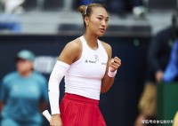 郑钦文双喜临门！2-0横扫后，捡到软柿子，保送4强